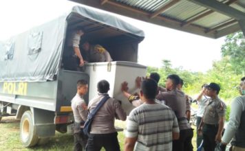 Diduga Disewa Warga Malaysia, Gudang Penyimpanan Barang Ilegal Digerebek Polisi Sejumlah barang disita polisi, ketika penggerebekan gudang ilegal di Dusun Kuya Desa Lubuk Sabuk Kecamatan Sekayam, Sabtu (20/10)--ist