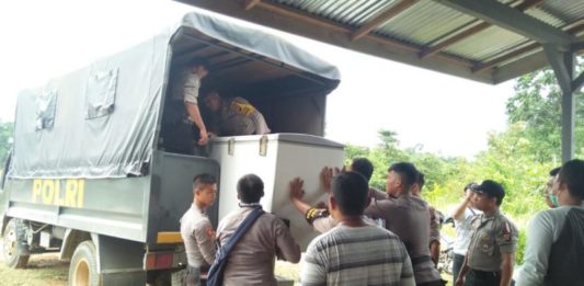 Diduga Disewa Warga Malaysia, Gudang Penyimpanan Barang Ilegal Digerebek Polisi Sejumlah barang disita polisi, ketika penggerebekan gudang ilegal di Dusun Kuya Desa Lubuk Sabuk Kecamatan Sekayam, Sabtu (20/10)--ist