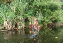 Demi Cerdaskan Anak Perbatasan, Tiap Hari Prajurit TNI Seberangi Sungai