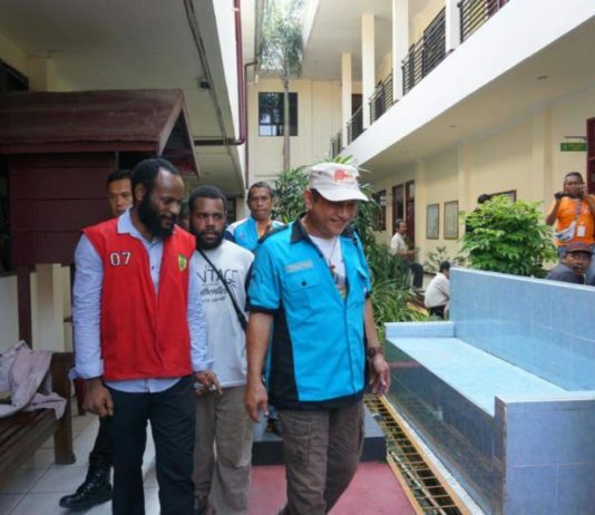 Hari Ini Sidang Putusan Frantinus Nirigi, FRKP Harap Hakim Bisa Adil