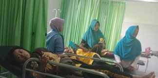 Diduga Akibat Jajan Pentol Bakar