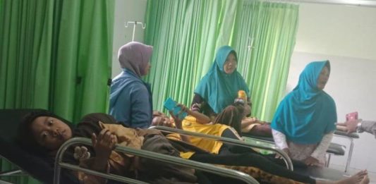 Diduga Akibat Jajan Pentol Bakar