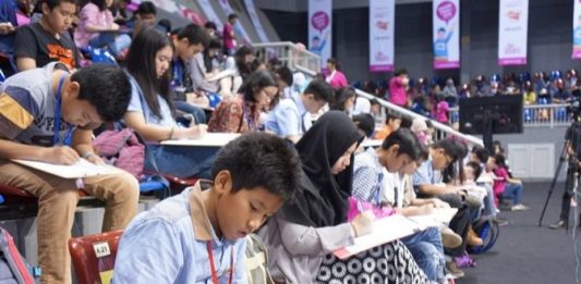 Bunda, Ajarkan Buah Hati Bahasa Inggris Mulai dengan Mengeja Huruf