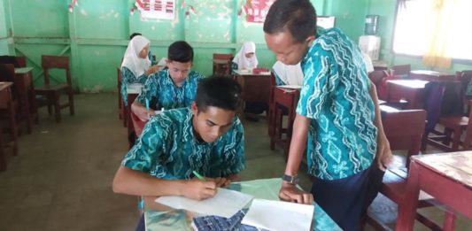 Belajar Kegigihan dari Amat, Siswa SMPN 3 Marabahan Berusia 20 Tahun
