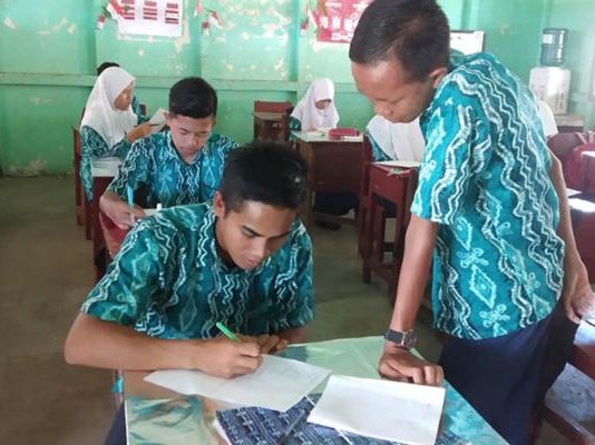 Belajar Kegigihan dari Amat, Siswa SMPN 3 Marabahan Berusia 20 Tahun