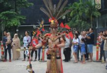 Sabet Gelar King of Parade, Kostum Mahasiswa Polnep Ini Singkirkan 41 Peserta Lainnya