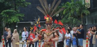 Sabet Gelar King of Parade, Kostum Mahasiswa Polnep Ini Singkirkan 41 Peserta Lainnya