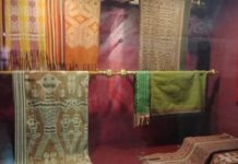 Berbagai Makna pada Kain Tenun Khas Suku Dayak, Ada yang Hanya Dipakai pas Pemakaman, Lho…..