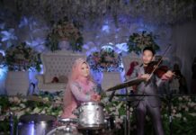 Suami Gesek Biola, Istri Gebuk Drum