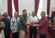 Asik Main HP, Gubernur Tegur Direksi PLN