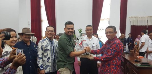 Asik Main HP, Gubernur Tegur Direksi PLN