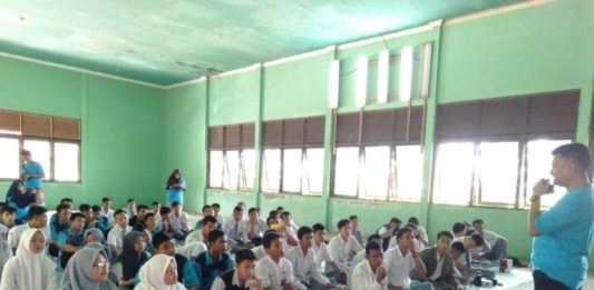 Tali Kawat Layangan Akibatkan Pasokan Listrik Terputus