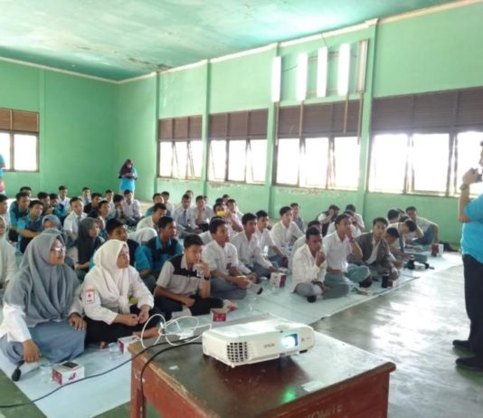 Tali Kawat Layangan Akibatkan Pasokan Listrik Terputus