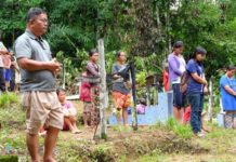 Rupinus Ziarah ke Makam Orangtua