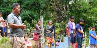 Rupinus Ziarah ke Makam Orangtua