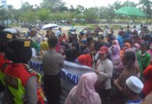 Puluhan Warga Tuntut Penyelesaian Sengketa Batas