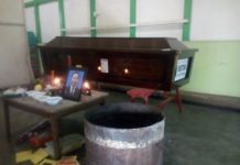 Martono, Korban Jatuhnya Lion Air JT 610 Berasal dari Singkawang Jenazah Martono, 36, korban pesawat jatuh Lion Air JT 610 yang disemayamkan di Yayasan Tanjung Bhakti Sakok, Jl Padang Pasir, Kecamatan Singkawang Selatan, Sabtu (10/11) SUHENDRA RK