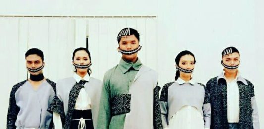 Rancangan Kelahiran Putussibau Ini Sering Dipakai Artis Lho.. UNTUK PEMOTRETAN. Beberapa rancangan Abdul Hadi yang dipakai untuk pemotretan. Abdul Hadi for eQuator.co.id