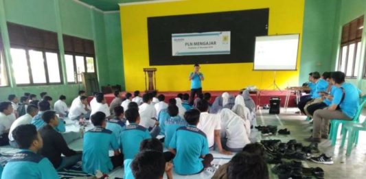 Ngerinya Layangan Bertali Kawat, Ganggu Transmisi Listrik hingga Sebabkan Nyawa Melayang