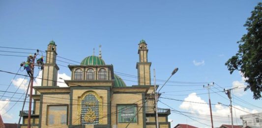 PLN Janji Tiang Listrik Di Badan Jalan Bersih Pada Tahun 2019