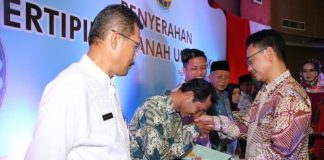 Bagikan 1500 Sertifikat Tanah Program PTSL