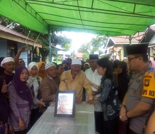 Isak Tangis Sambut Jasad Kerabat Ifan Seventeen