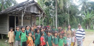 Tidak Layak Ditempati, Wabup Sintang Tersentuh