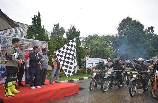 Ratusan Pemotor Trail Jelajah Bumi Lawang Kuari