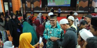 Guru Ngaji dan Petugas Fardhu Kifayah Terima Insentif