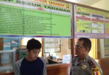 Todongkan Pistol Mainan, Rampas Android Korban