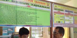 Todongkan Pistol Mainan, Rampas Android Korban