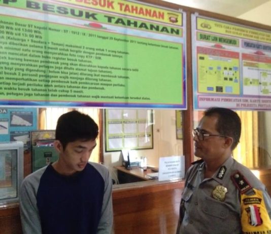 Todongkan Pistol Mainan, Rampas Android Korban