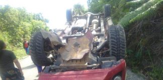 Ban Pecah, Mobil Dinas Camat Ketungau Hulu Terbalik