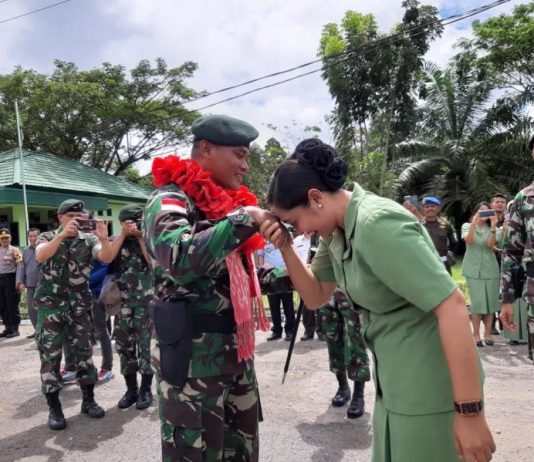 Suasana Haru Penyambutan 450 Personel Yonif RK 644/Wls