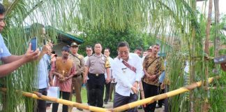 Sehari, Bupati Datangi Dua Kecamatan