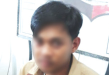 Ngaku Polisi, Bawa Enam Sajam ke Istana Kadriah POLISI GADUNGAN. EP saat diamankan di Polsek Pontianak Timur usai ngaku sebagai polisi dan membawa sajam ke Istana Kadriah, Selasa (4/12). Humas Polsek Pontianak Timur for RK