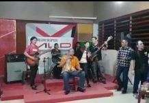 Suara Merdu Jarot Hibur Warga Sintang