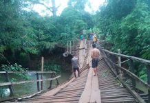 Jembatan Nanga Pari Roboh, Satu Mobil Ikut Terjatuh