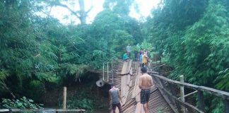 Jembatan Nanga Pari Roboh, Satu Mobil Ikut Terjatuh