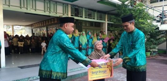 Keisha Amelia Karenina Raih Penghargaan dari Sekolah