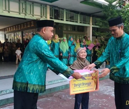 Keisha Amelia Karenina Raih Penghargaan dari Sekolah