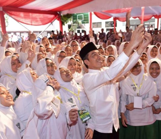 Jokowi Apresiasi Konsistensi Muhammadiyah Lahirkan Tokoh