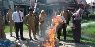 Disdukcapil musnahkan 36.971 keping e-KTP rusak.