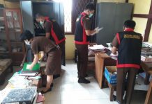 Dugaan Korupsi, Kejari Sintang Geledah SDLB 25 Sintang