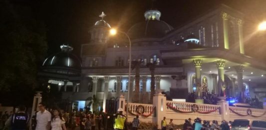 Ibadah Misa Natal di Gereja Katedral Hikmad, Kapolda dan Gubernur Pantau Langsung Sistem Pengamanan