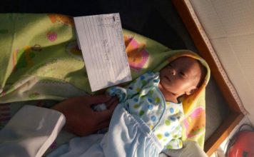 Bayi Perempuan Tergeletak di Dalam Kardus Gegerkan Warga Sungai Ambawang