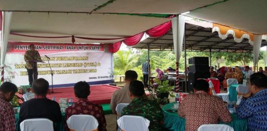 BPN Sekadau Serahkan 5.625 Sertifikat PTSL