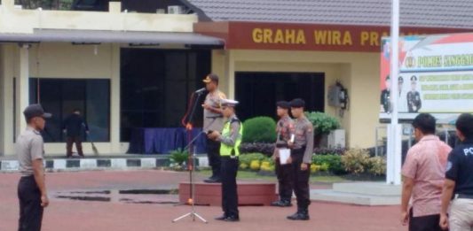 Unik, Ada Sesi Pembacaan Kitab Suci di Setiap Apel Pagi di Polres Sanggau