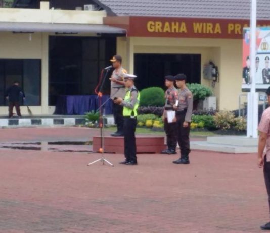 Unik, Ada Sesi Pembacaan Kitab Suci di Setiap Apel Pagi di Polres Sanggau