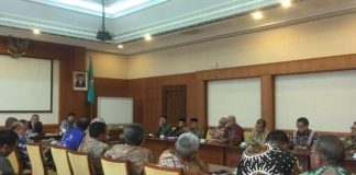 Angkutan Perkebunan dan Pertambangan Hancurkan Jalan Kalbar